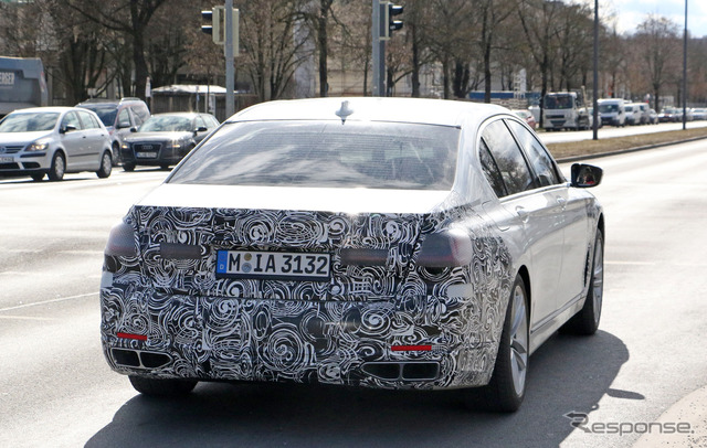 BMW M760i xDrive スクープ写真