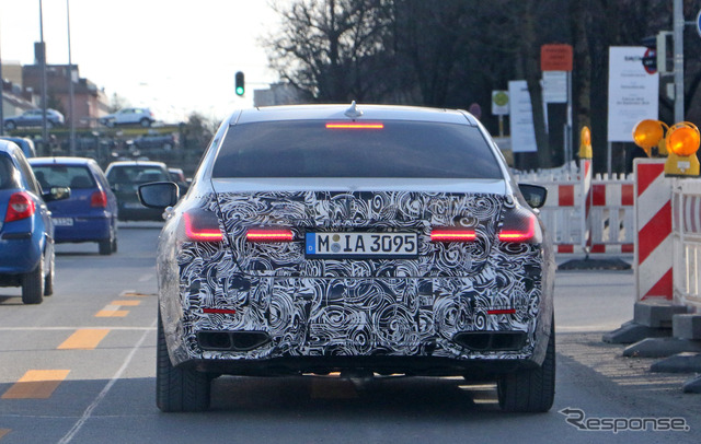 BMW M760i xDrive スクープ写真