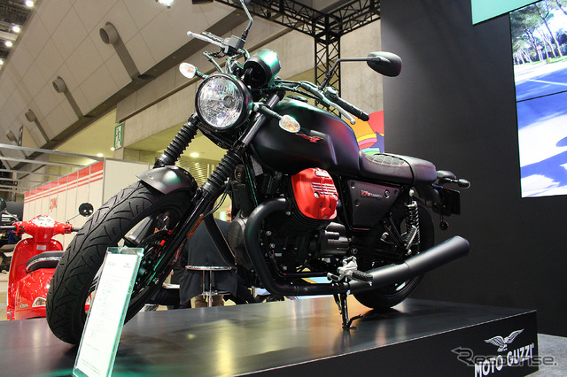 Moto Guzzi V7lll Carbon（東京モーターサイクルショー2018）