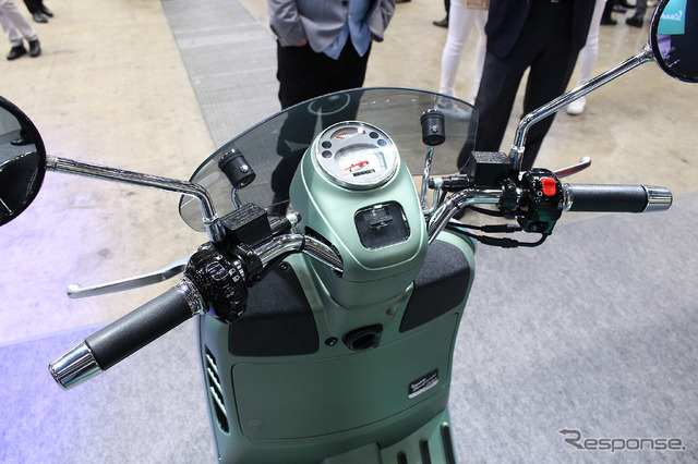 Vespa Sei Gioni(東京モーターサイクルショー2018)
