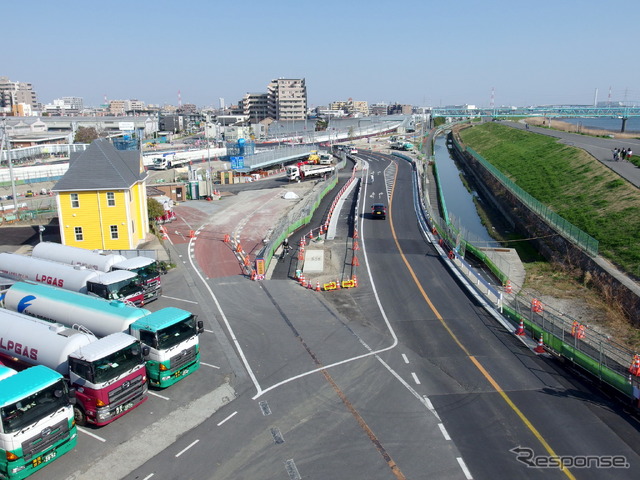 県道市川浦安線新行徳橋北詰から南を見る(3月25日)。