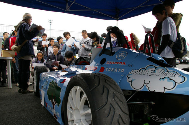 中学生が作った電気自動車、サーキットを走る…日本EVフェスティバル