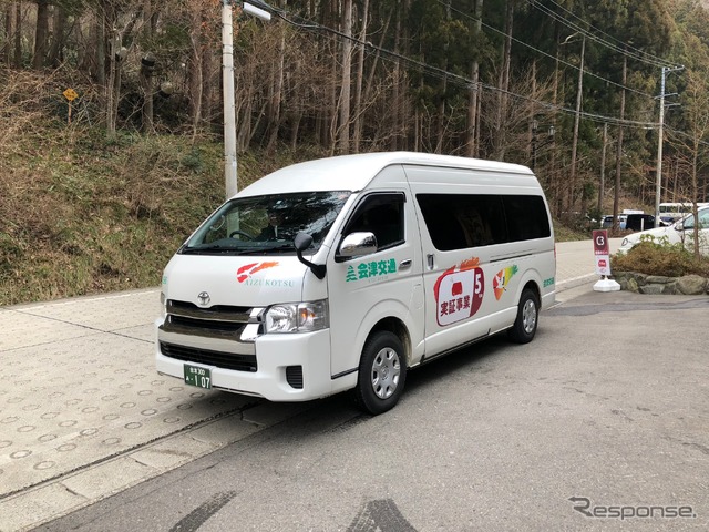 実証実験車はワゴン車