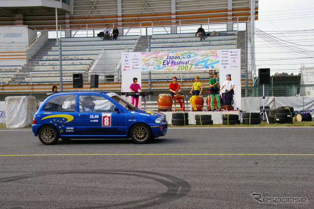 【写真蔵】手作り電気自動車で耐久レース…日本EVフェスティバル