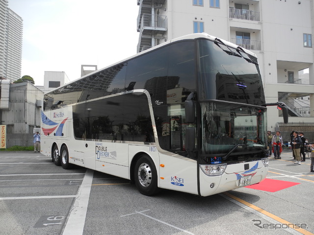 京成バスが3月29日から運行するバリアフリーに対応した2階建てバス「ダブルデッカー」