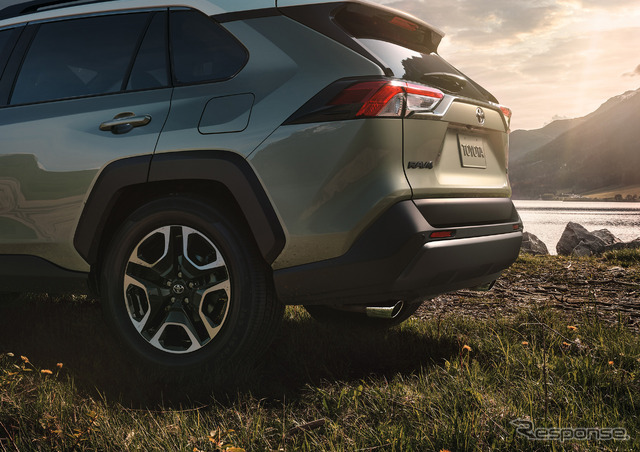 新型トヨタ RAV4 アドベンチャー
