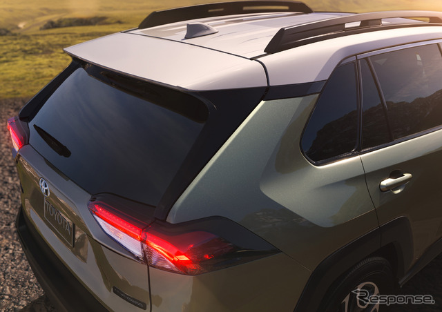 新型トヨタ RAV4 アドベンチャー