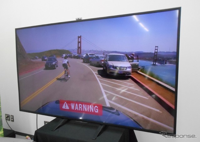 自転車が左から抜いていく前に、左から警告音が聞こえてくる。わかりやすい(Bose Aware Signal Steering Technology)