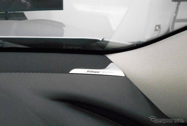 ダッシュボードの左右にあるスピーカー(Bose Aware Signal Steering Technology)