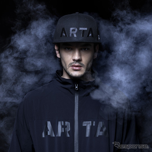ARTA ナイロンパーカー
