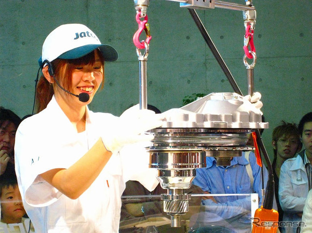 【東京モーターショー07】ジヤトコブースの目玉は解体ショー