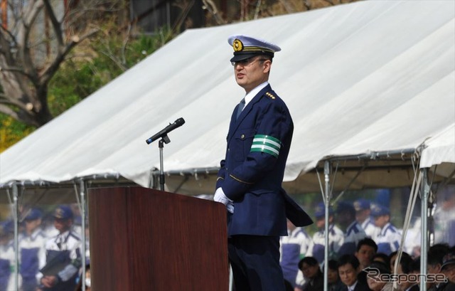 白バイは80年の歴史を持つと隊員を激励する吉田尚正警視総監