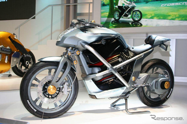 【東京モーターショー07】スズキ、二輪の複葉機