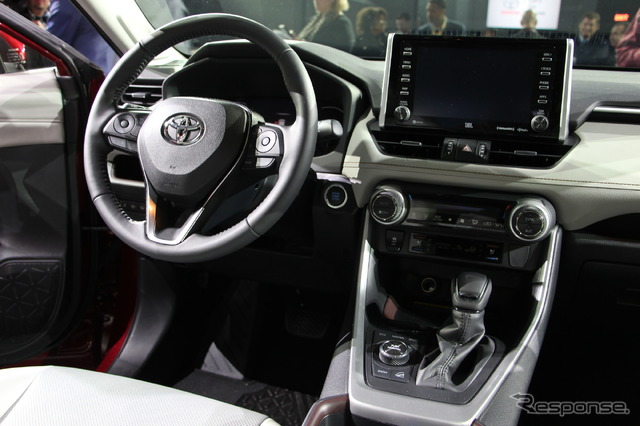 トヨタRAV4新型(ニューヨークモーターショー2018)
