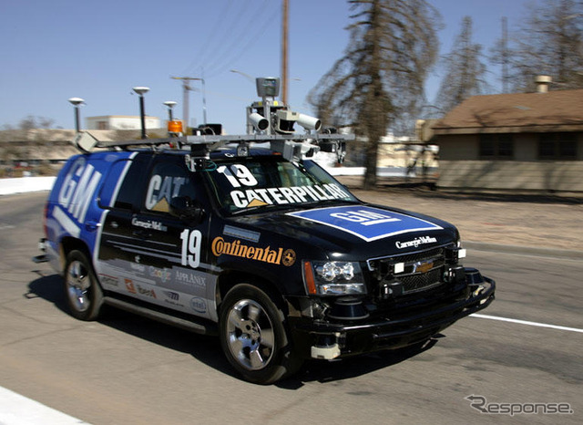 無人ロボットカー走る…DARPAアーバンチャレンジ