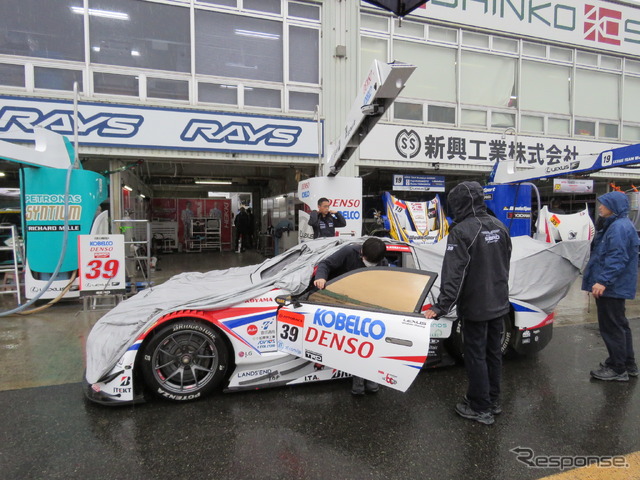 小林可夢偉とコバライネンが乗る#39 LC500。