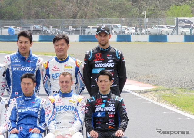 ジェンソン・バトン(後列右端)がついにSUPER GTフル参戦を開始。