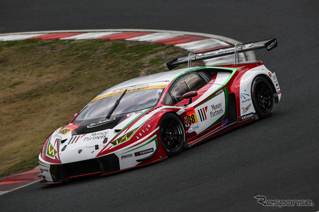 GT300クラスのポールポジションを獲得した#88 ウラカン。