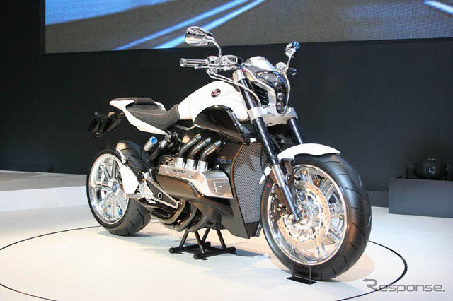 【東京モーターショー07】ホンダ二輪、注目を集めた2台