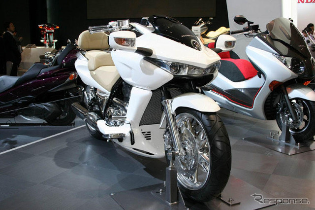 【東京モーターショー07】ホンダ二輪、注目を集めた2台