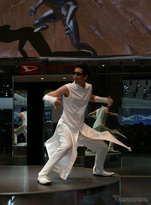 【東京モーターショー07】おどる写真蔵…ダンス! ダンス! ダンス!