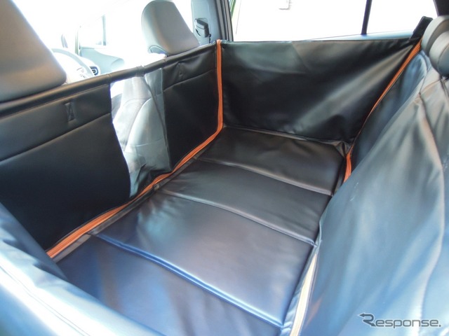 VWのペットグッズ「新フラットベッド」(参考出品)