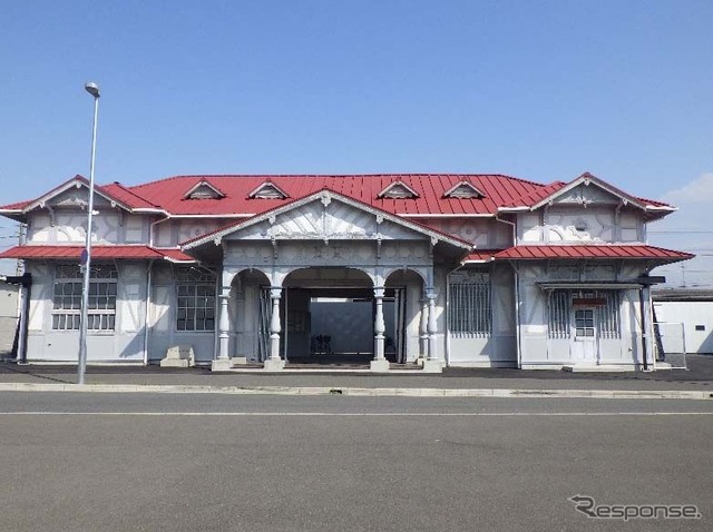 昨年移設された浜寺公園旧駅舎。4月15日は10時からオープニングセレモニーが開催される。