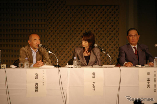 【東京モーターショー07】張会長、ユーザーが考える「夢のクルマ」を熱心にメモ
