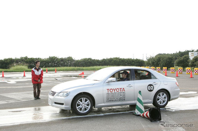 【新聞ウォッチ】エコカー、4WD、商用車など試乗会が大人気…東京モーターショー07