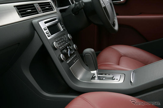 【ボルボ V70 新型登場】よりプレミアムに、エモーショナルに