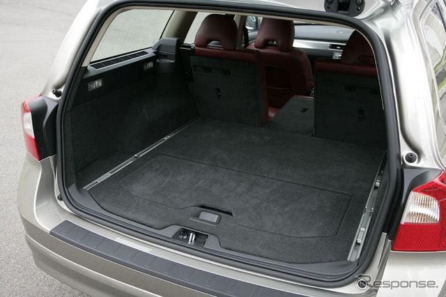 【ボルボ V70 新型登場】よりプレミアムに、エモーショナルに