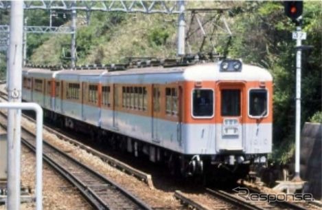 かつて1000系に施されていたオレンジとシルバーグレーの旧塗色。