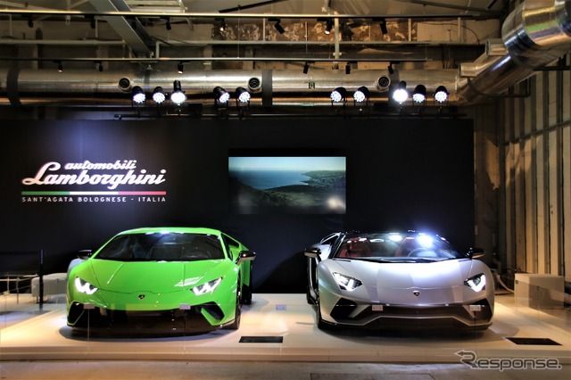 ランボルギーニ ウラカンペルフォルマンテ(左)とアヴェンタドールSロードスター(右)