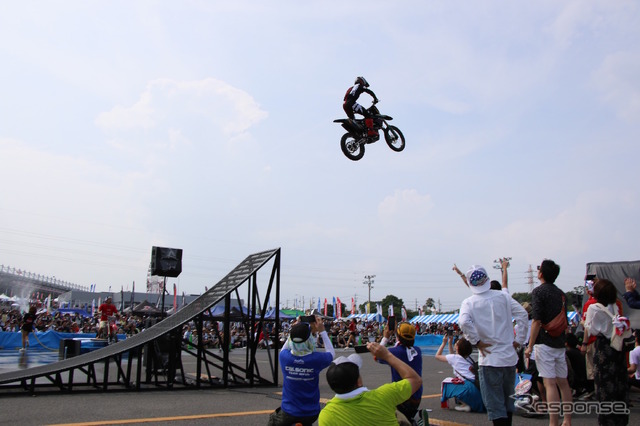 8月23日の鈴鹿モータースポーツフェスティバルでは、クロスバイクのパフォーマンスも披露される予定。