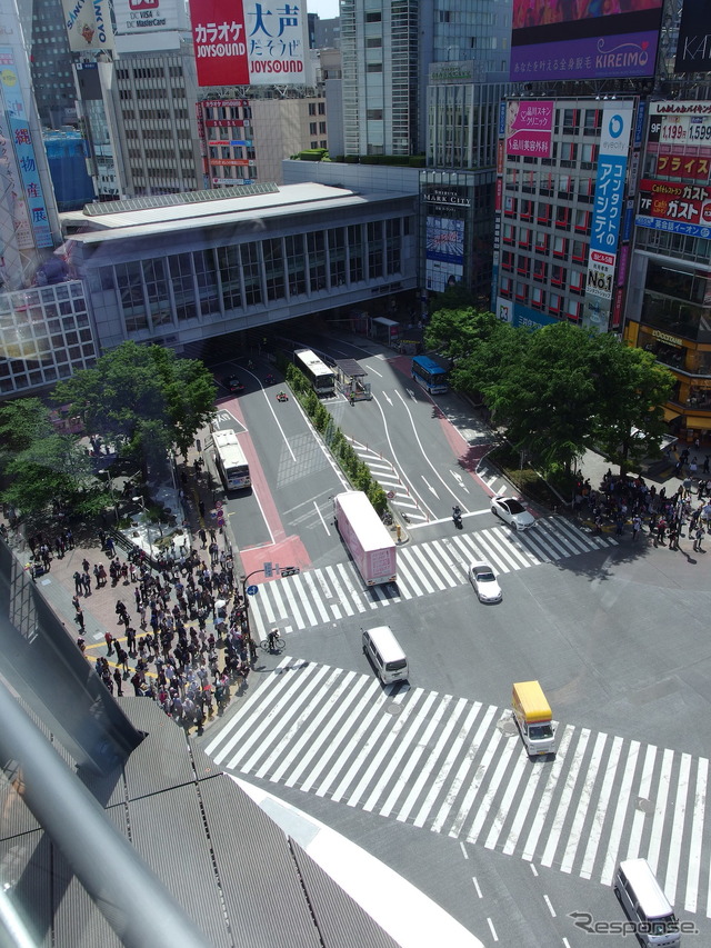 写真奥、渋谷駅～渋谷マークシティ連絡通路も、やや遠いがビュースポット。