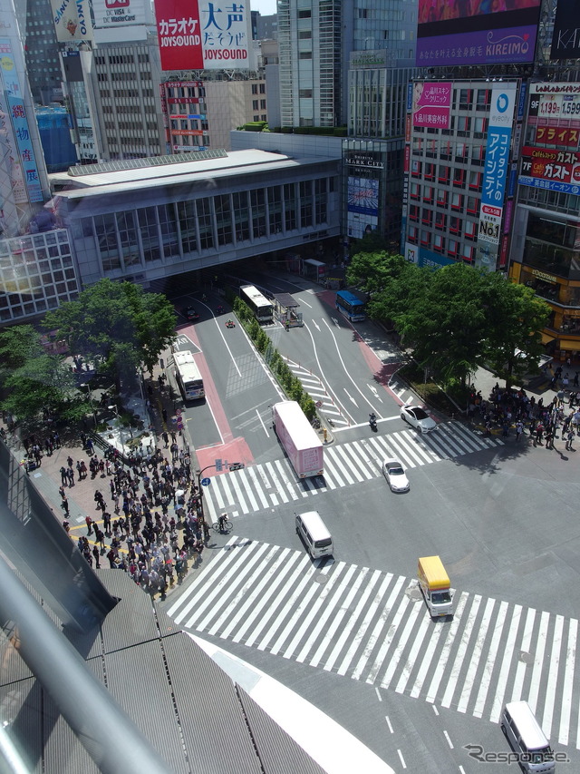 写真奥、渋谷駅~渋谷マークシティ連絡通路も、やや遠いがビュースポット。
