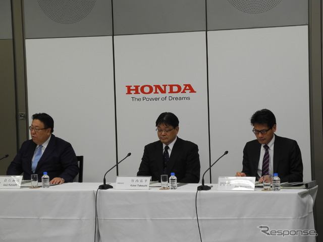 決算会見を行う(左から)倉石誠司副社長、竹内弘平専務、森澤治郎経理部長