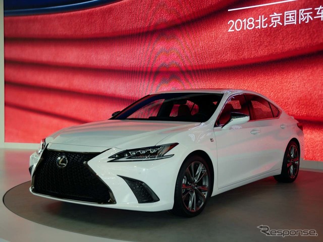 新型ES F SPORT