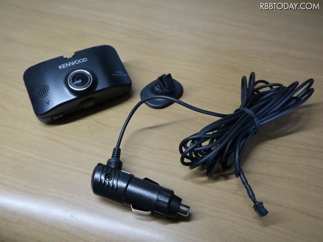 DRV-830:電源ケーブルはシガーソケットタイプ(駐車中録画には対応しない)