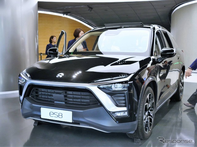 NIO『ES8』。北京市内のNIOディーラーにて。