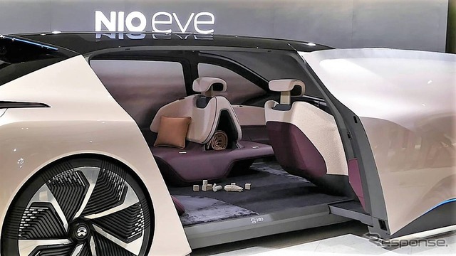 NIOブースに展示されたインテリアコンセプトのNIO『eve』