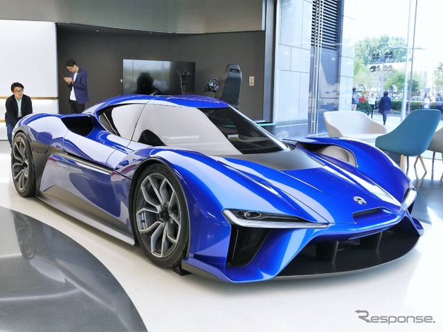 NIO『ES9』。北京市内のNIOディーラーにて。