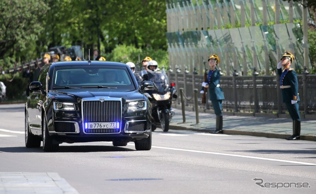 プーチン大統領の新型リムジン『コルテージ』