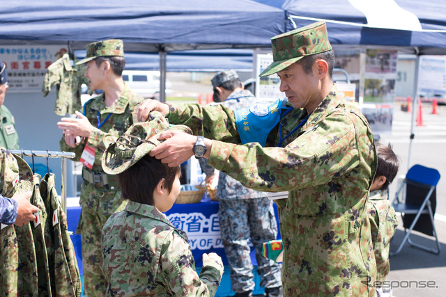 筑波サーキット・カーフェスティバル2018で自衛隊がブース出展(2018年5月5日)