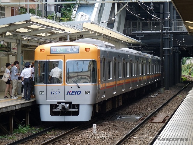 8000系と同じくVVVFインバータ装置の更新に着手する井の頭線1000系。車内設備のリニューアルや車内液晶ディスプレイの2画面化も一部で行なわれる。