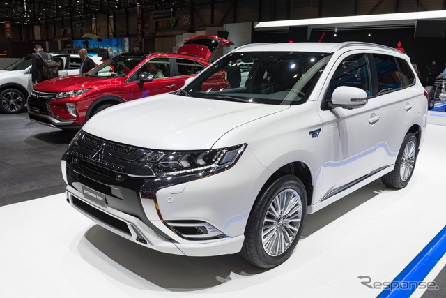 三菱 アウトランダー PHEV の2019年モデル(ジュネーブモーターショー2018)