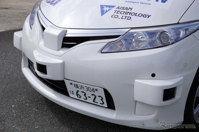 実験車両の前後には5つのLiDARを搭載