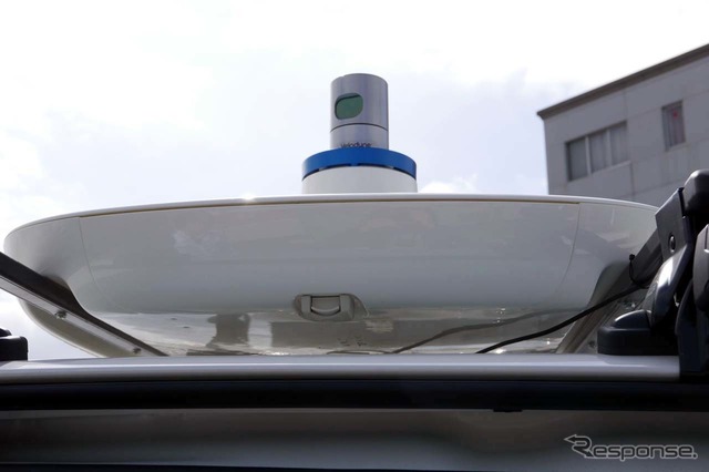 ルーフ上には周囲360度の状況を把握するためのLiDAR