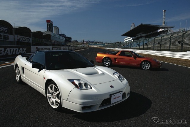 ホンダNSXタイプRプロトタイプ（2001年）。奥はタイプS。