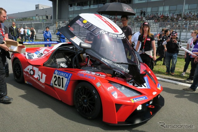 KTM X-BOW(クロスボウ)。「Cup-X」というX-BOWのカップカーのみを対象としたクラスに分類される。